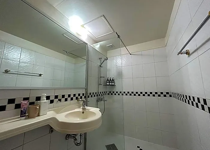 Anne House In Hongdae